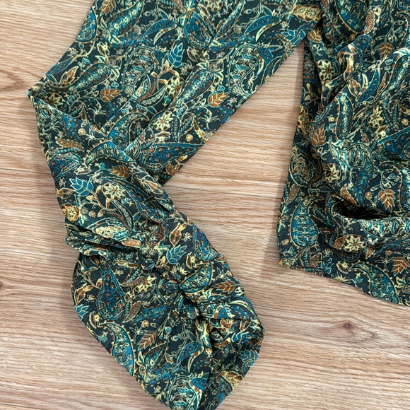 Zara Women's Ruched Long Sleeve Paisley Cropped Blouse Small Green Boho - Picture 6 of 9